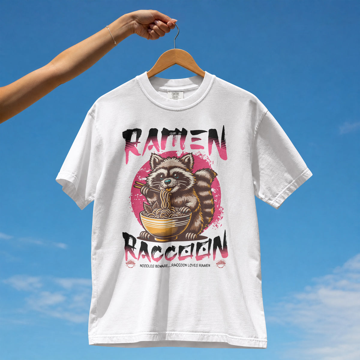 Ramen Raccoon Graphic Tee – Streetwear for Foodies & Noodle Lovers