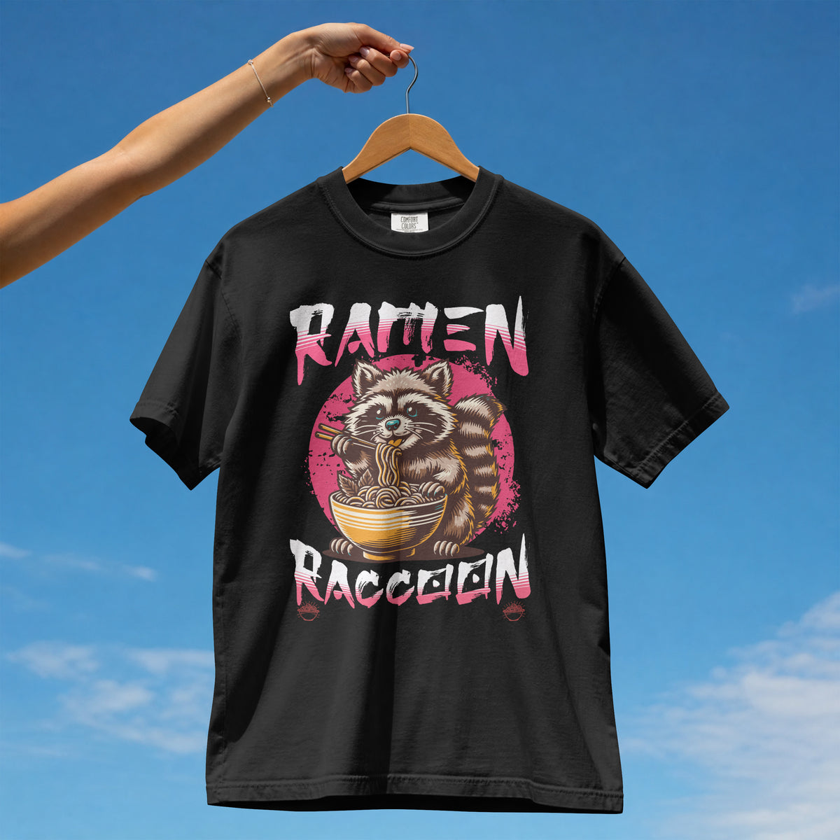 Ramen Raccoon Graphic Tee – Streetwear for Foodies & Noodle Lovers